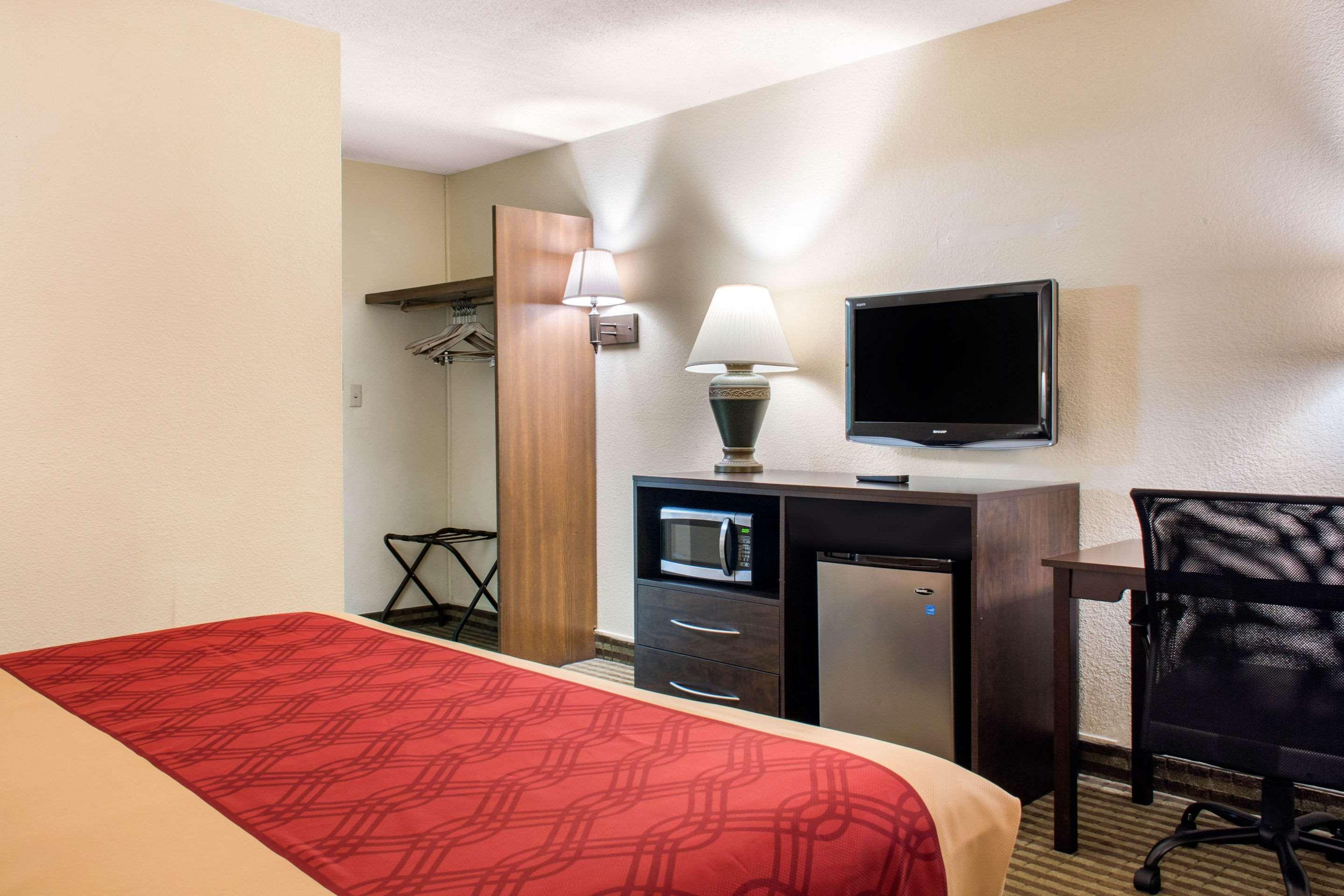 Econo Lodge Inn & Suites Binghamton Exterior foto