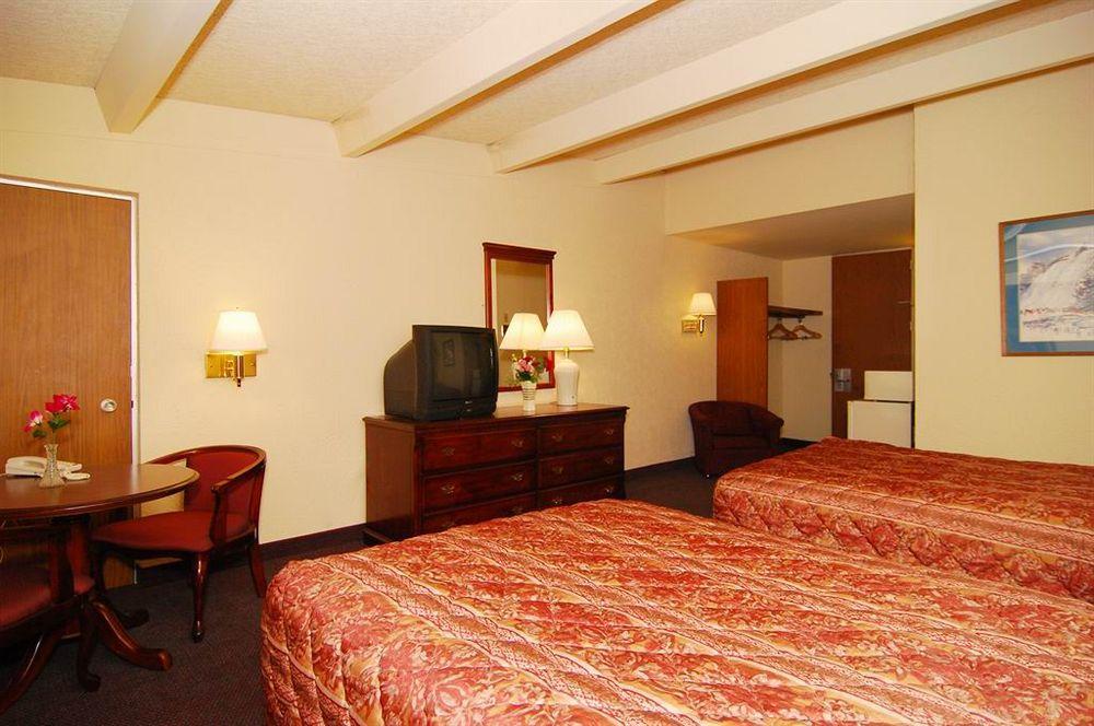Econo Lodge Inn & Suites Binghamton Exterior foto
