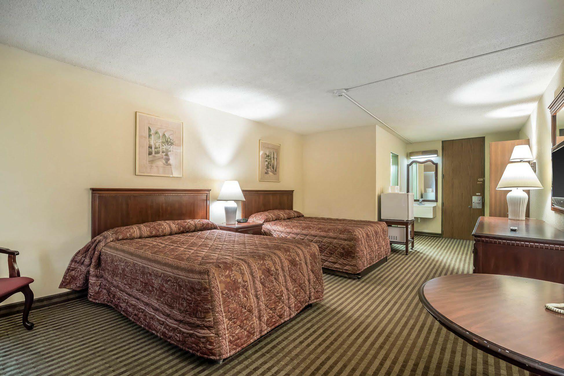 Econo Lodge Inn & Suites Binghamton Exterior foto